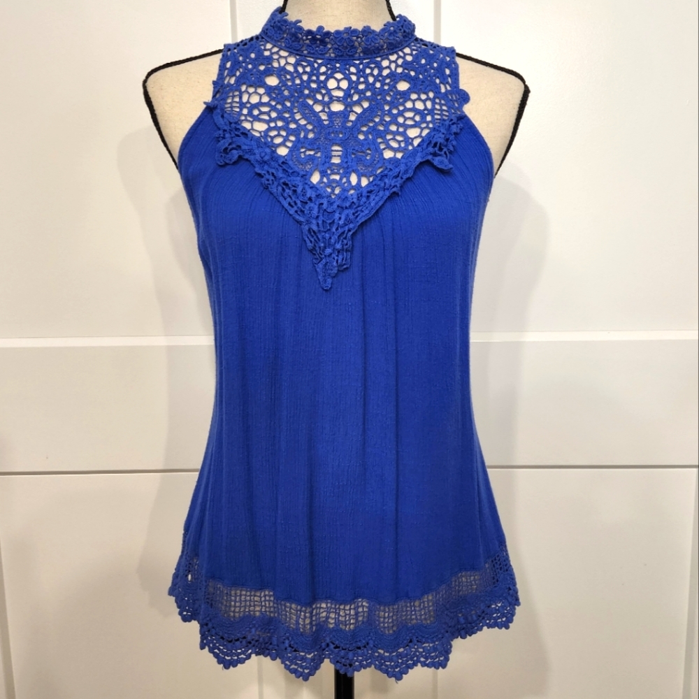 🍉 Entro Blue Lace Top Size Medium